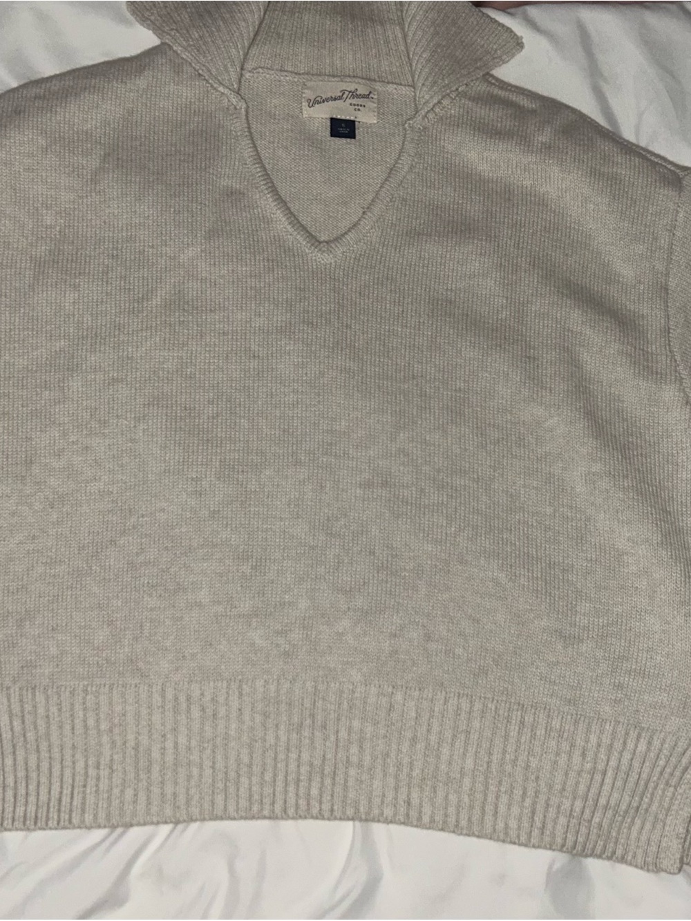 Universal Thread women’s V-Neck Sweater in Oatmeal